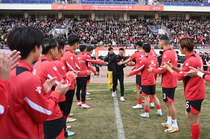 今日赛前，俱乐部为前球员马晓磊及文烁举行了退役仪式