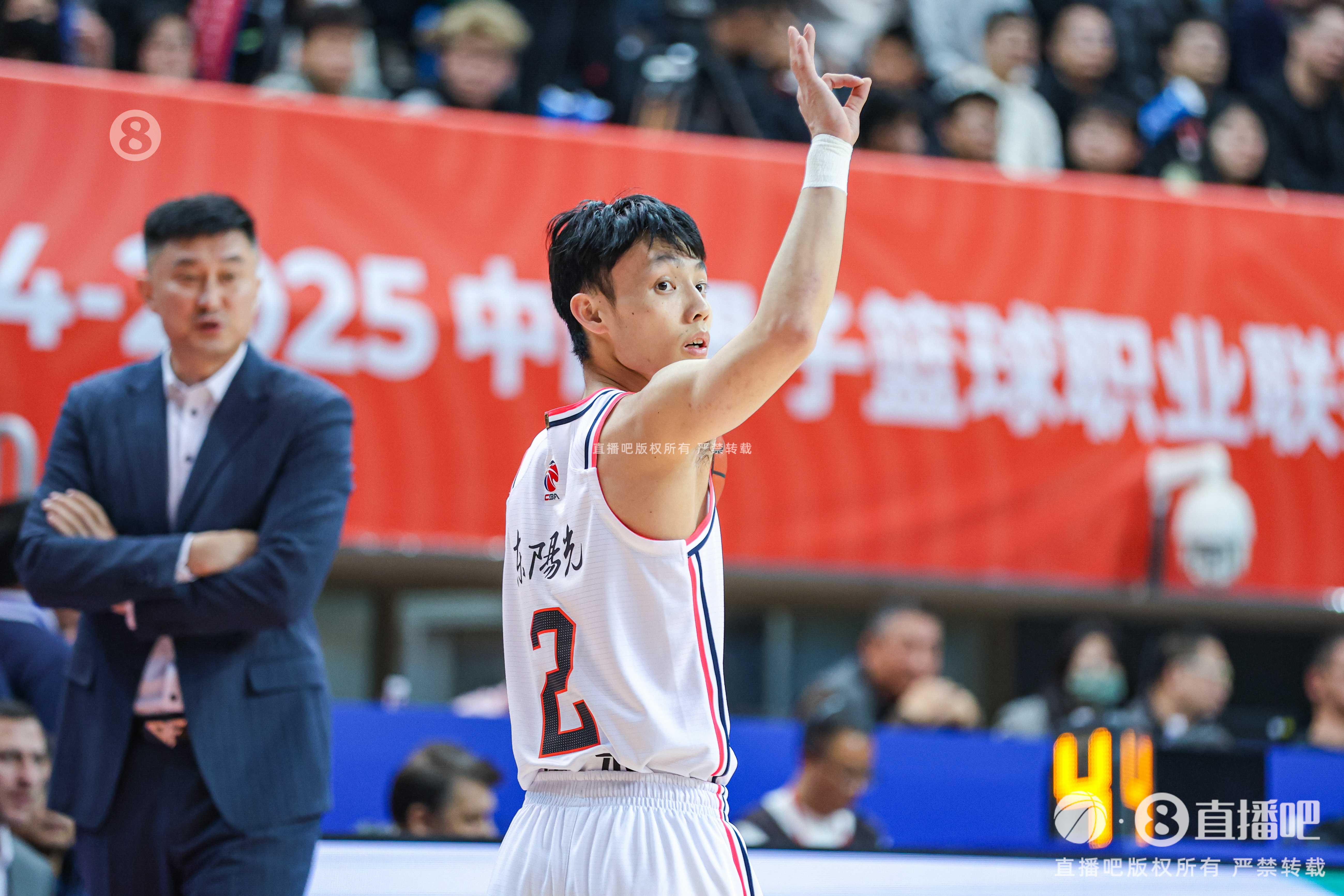 轻松加轻松!徐杰出战仅28分钟 8中5拿到12分3板5助3断 正负值+21