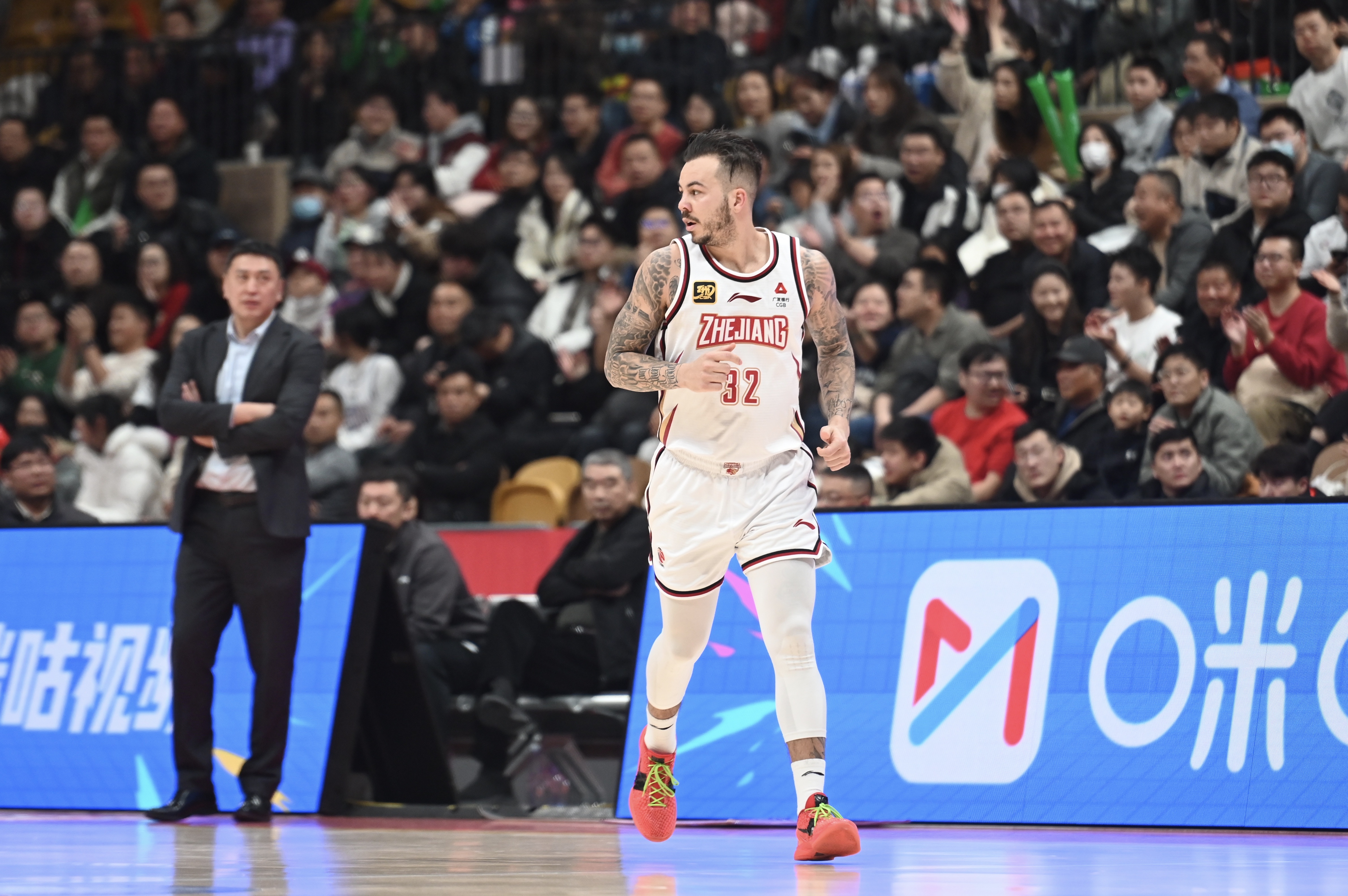  得分爆炸力！约克23中13得34分2板8助4断 三分11中6